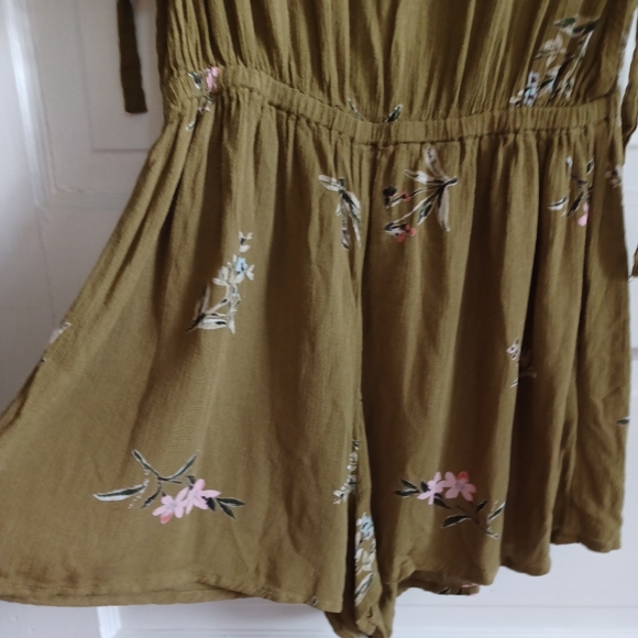 Billabong floral romper S w/ side cutouts flutter sleeves boho sexy flirty - Picture 8 of 13